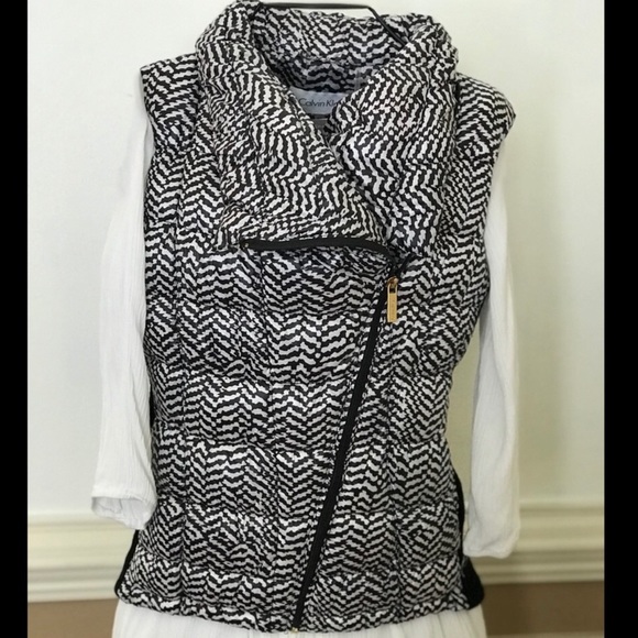 Calvin Klein Jackets & Blazers - CALVIN KLEIN SLEEVELESS PUFFER VEST
